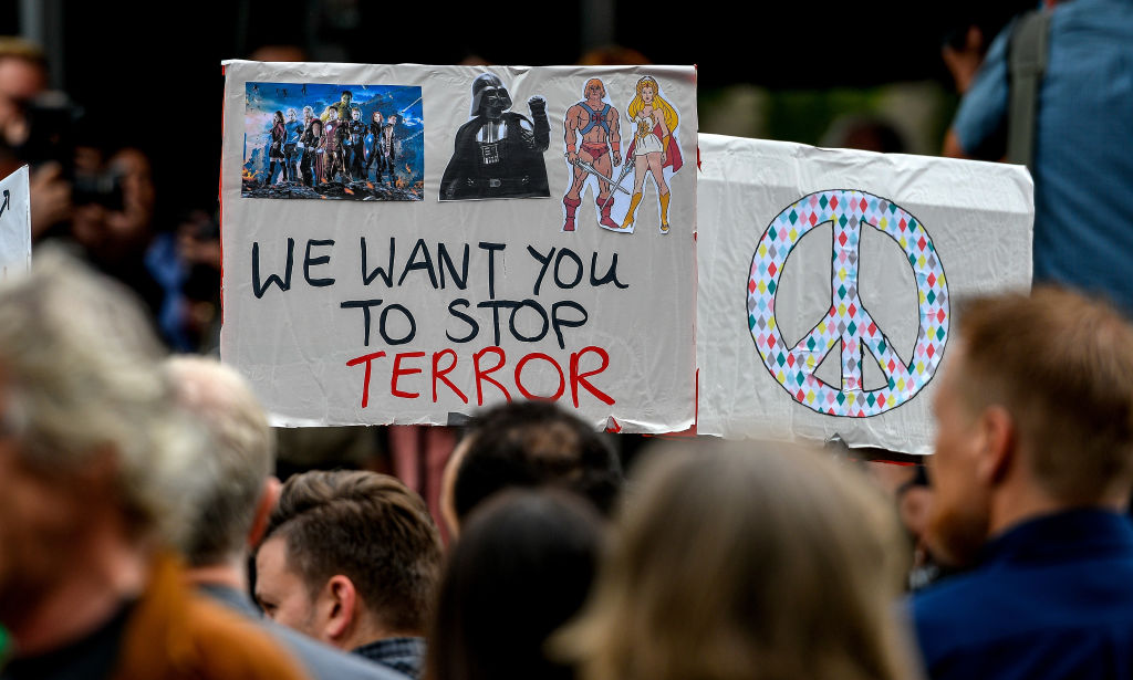 Muslime gegen Terror: Nur wenige Hundert Menschen bei Anti-Terrorkundgebung in Köln + Video