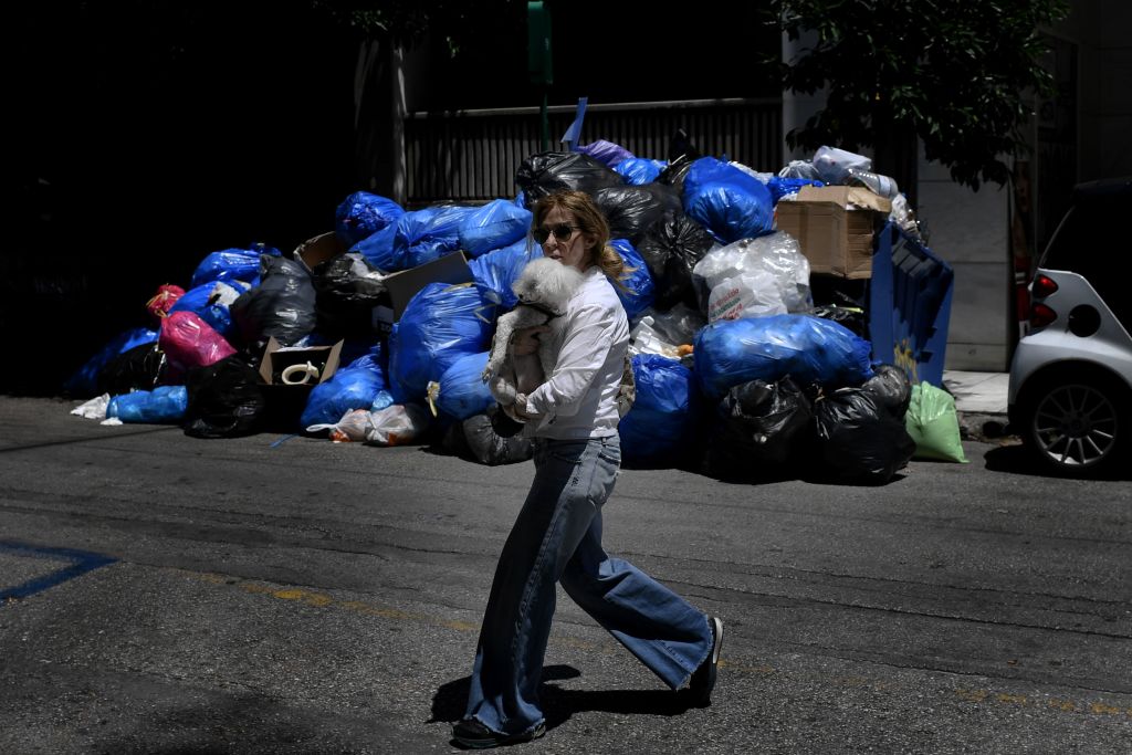 Stinkende Müllberge in Griechenland wegen Streiks der Müllabfuhr