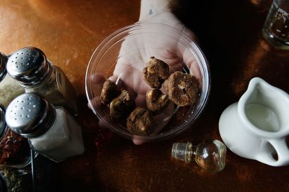 Marihuana-Salat und Cannabis-Keks