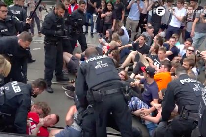 Nürnberg: Schüler wollen Abschiebung eines Mitschülers verhindern – Großeinsatz der Polizei eskaliert