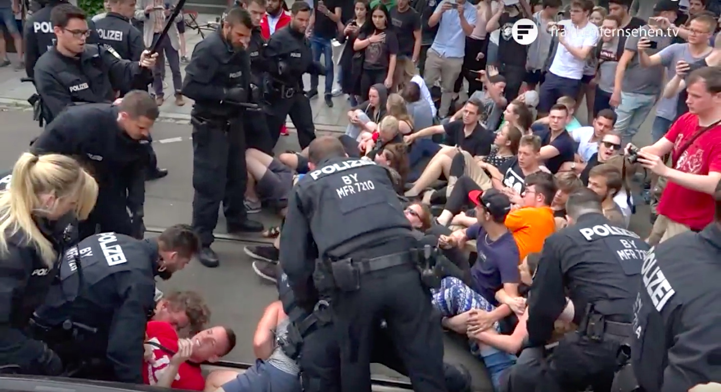 Nürnberg: Schüler wollen Abschiebung eines Mitschülers verhindern – Großeinsatz der Polizei eskaliert