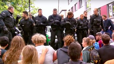 Bayerns Innenminister nach misslungener Abschiebung: „Wenn Linksextremisten die Polizei angreifen, muss sie handeln“