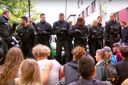 Schweriner Gericht bemängelt Gebühren für Wegtragen aus Sitzblockade