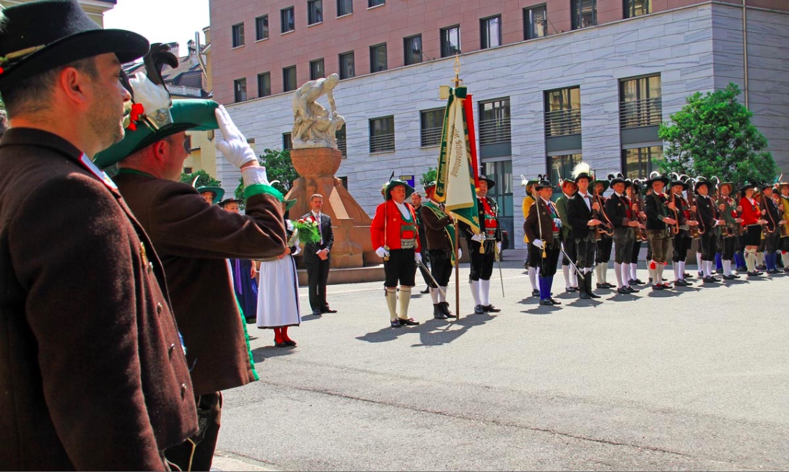 „Italienische Hymne beleidigt Vaterland“: Südtiroler Schützen boykottieren Jubiläumsfeier