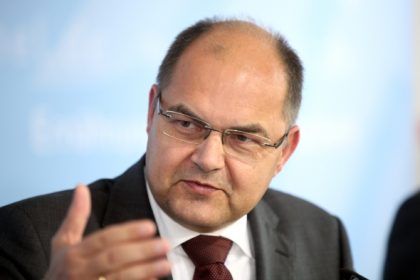 Ernährungsminister Schmidt kritisiert Preispolitik des Handels