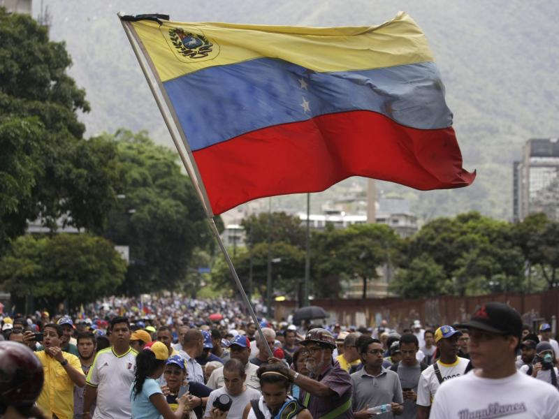 Mehr als sieben Millionen Venezolaner beteiligen sich an Referendum gegen Maduro