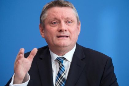 Bundesgesundheitsminister: Impfstatus der Bürger bei jedem Gesundheitscheck überprüfen