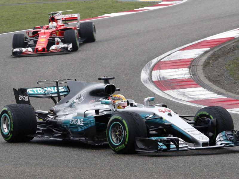 Vettel Zweiter beim ersten Training hinter Hamilton