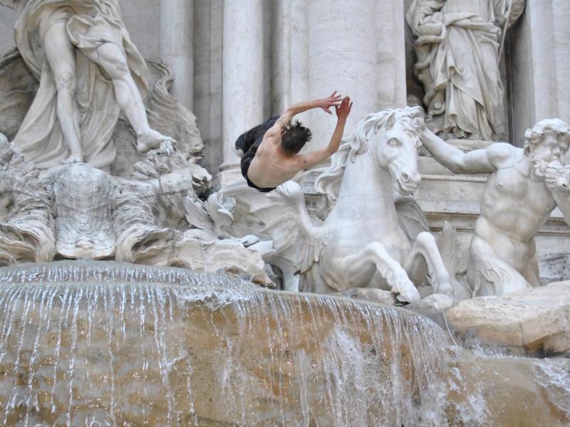 Teures Vergnügen: Rom kassiert ab, wenn man sich in historischen Brunnen abkühlen will