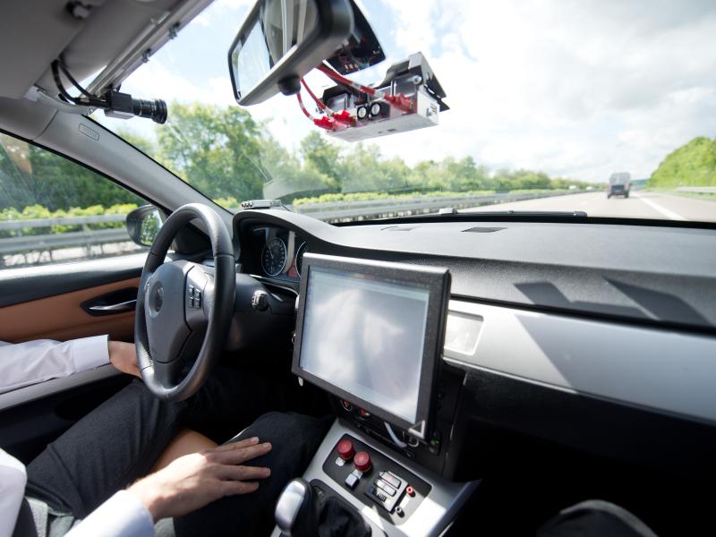 Ethik für autonomes Fahren: Zwischen Gutmenschen-KI und menschlicher Moral