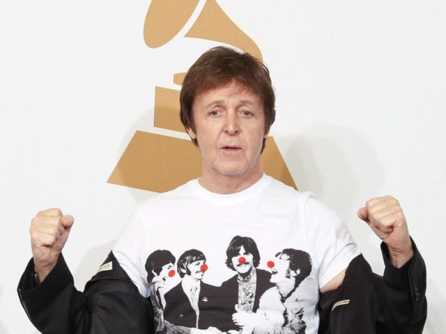 Die Beatles im Herzen und auf der Brust: Paul McCartney. Foto: Matt Sayles/dpa