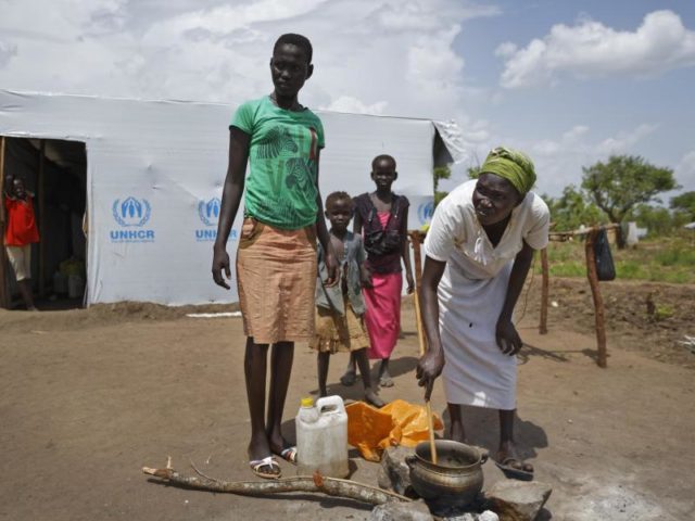 Unbegleitete Flüchtlingskinder in Uganda. Foto: Ben Curtis/dpa