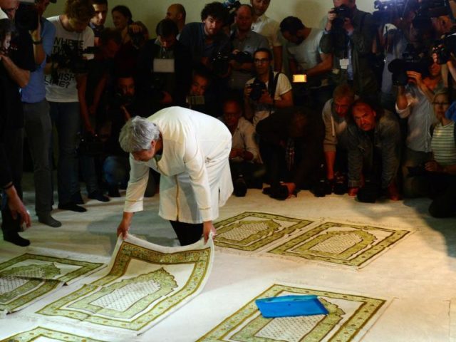 Die Eröffnung einer liberalen Moschee durch die Berliner Frauenrechtlerin Seyran Ates sorgt unter Muslimen im Ausland für große Aufregung. Foto: Maurizio Gambarini/dpa