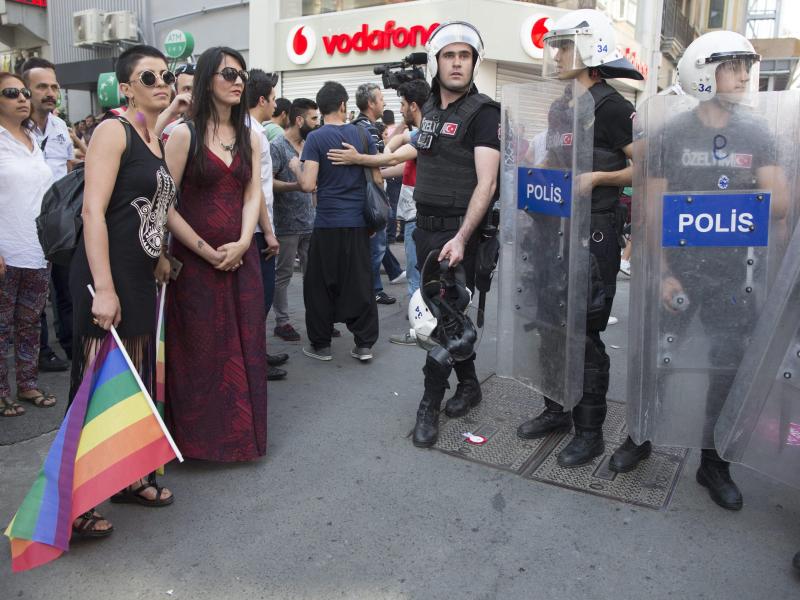 „Ihr seid nicht allein“: Gay-Pride-Marsch in Istanbul trotz Verbots geplant