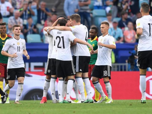 Die deutsche Nationalmannschaft zieht als Gruppenerster ins Halbfinale ein. Foto: Marius Becker/dpa