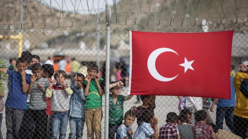 Sturm auf türkische Grenze: Schickt Erdoğan bald Millionen Syrer nach Europa?