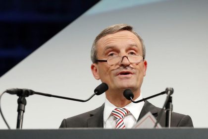 „Ich wundere mich, wie heutzutage alles politisiert wird“: Düsseldorfer OB weist Kritik an Großkonzert zurück