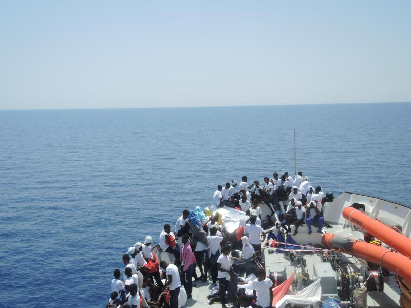 10.000 Migranten in wenigen Tagen – Italien droht mit Hafensperre für Flüchtlingsschiffe