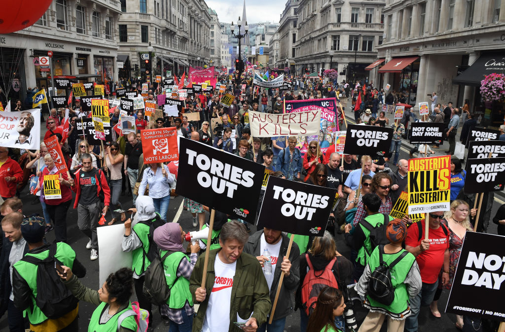 Tausende protestieren in London gegen Sparpolitik: „Not One Day More“ + Video