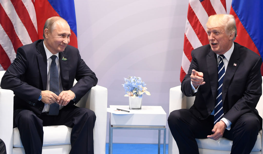 Trump und Putin diskutierten Cybersicherheit – Gegner des US-Präsidenten kritisieren es heftig