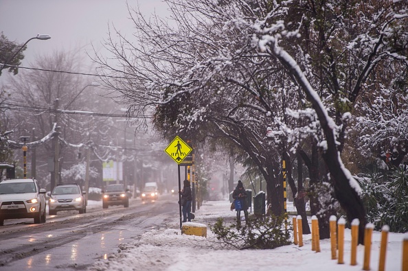Schneesturm legt Santiago de Chile lahm