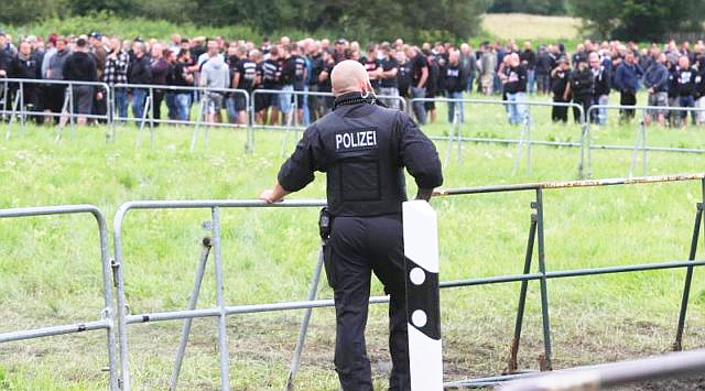 Neonazifestival in Ostsachsen: Erste Gegendemonstranten versammeln sich – Lage ist „ruhig und friedlich“