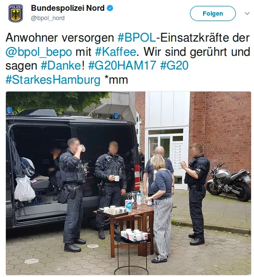 Anwohner versorgen die Polisten beim G20 mit Kaffee