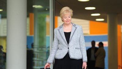 Farbbeutelattacke auf Haus von Erika Steinbach in Frankfurt am Main