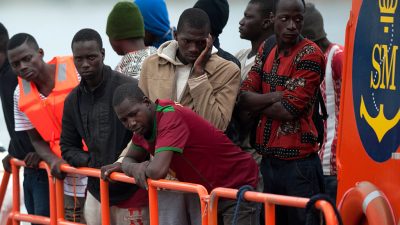 Zahl der Asylanträge in Italien nimmt stark zu – Über 73.000 Anträge in sechs Monaten