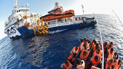 Italien verbietet NGO-Schiff Landung – 127 Migranten nach Lampedusa umgeleitet