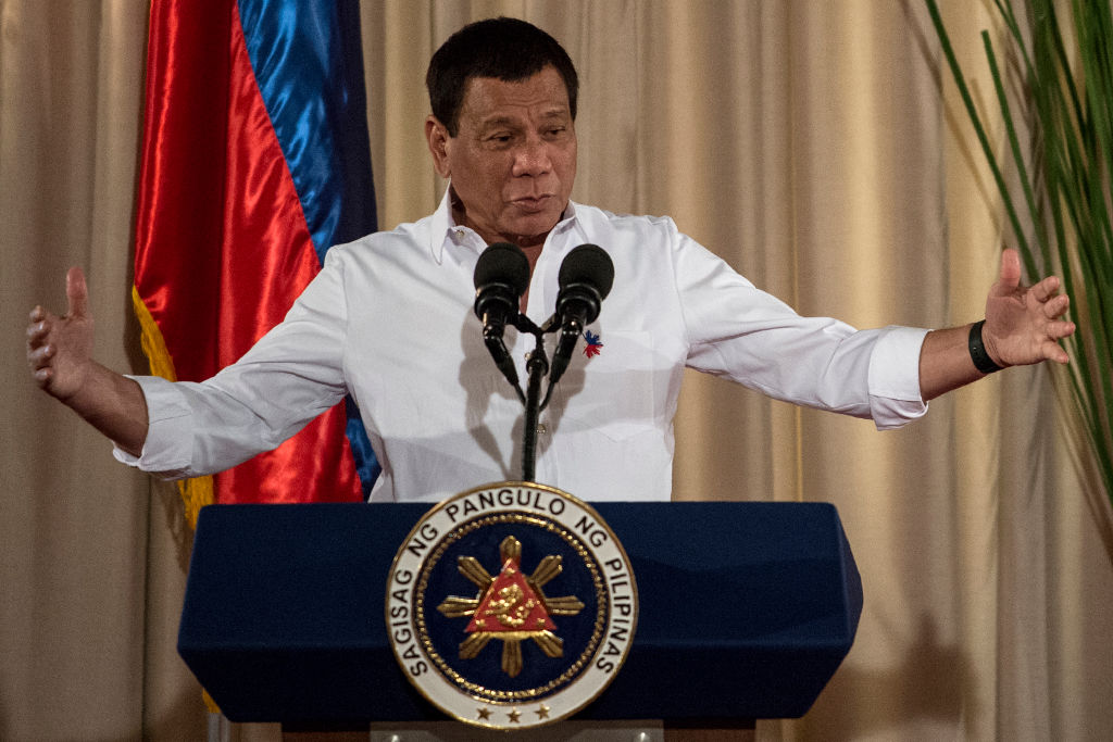 Dutertes Beliebtheit auf Rekordhoch – Präsidenten geht hart gegen Islamisten und Drogendealer vor