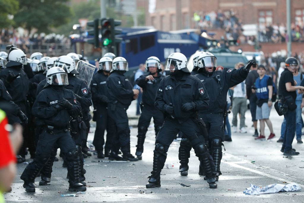 Wagenknecht verteidigt Polizei gegen Kritik aus der eigenen Partei – und meint: „Nein, Gewalt ist nicht links“