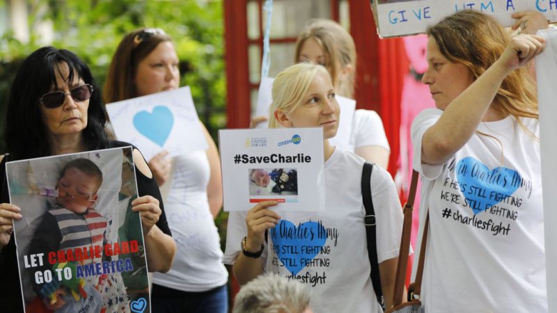 „Zeit ist abgelaufen“: Eltern des todkranken Baby Charlie geben Kampf vor Gericht auf