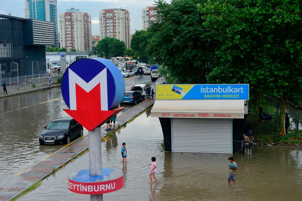 Sturzbachregen führt in Istanbul zu Überschwemmungen und Verkehrschaos