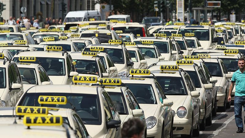 Taxifahrt zum Niedriglohn – Eine Branche unter Druck