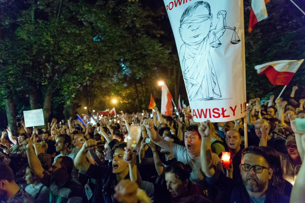 Polens Senat stimmt Justizreform zu