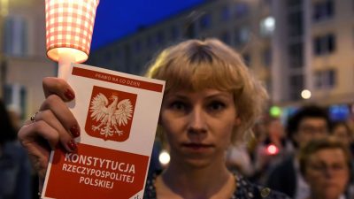 Tausende Polen demonstrieren vor Gerichten gegen Umbau des Justizsystems