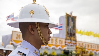 Thailänder begehen 65. Geburtstag ihres Königs