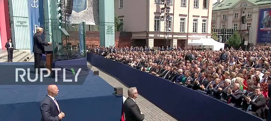 US-Präsident in Polen: Trump-Ansprache bei Denkmal in Warschau – „Amerika liebt Polen“ + Video