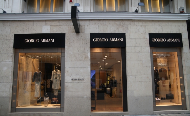 Giorgio Armani klagt über „generellen Wechsel im Einkaufsverhalten“