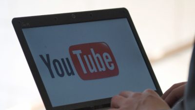 Kebekus wirft Youtubern apolitische Haltung vor