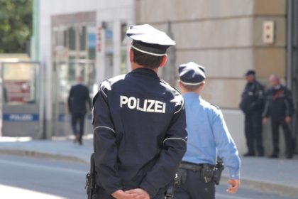 Sebastian Bezzel hegt Sympathie für Polizisten