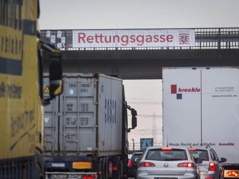 Autobahn 5 bei Gießen nach Unfall mit Gefahrgut-Lkw mehr als 14 Stunden gesperrt – Verkehr rollt wieder