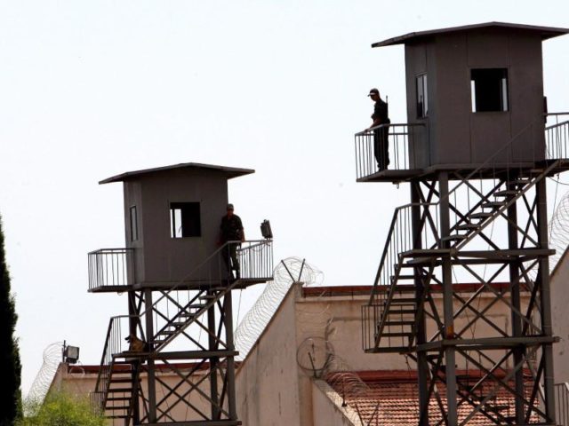 Gefängnis in Antalya: Nach dem Putschversuch vom 15. Juli waren die Haftanstalten zeitweise überfüllt. Foto: Tolga Bozoglu/dpa