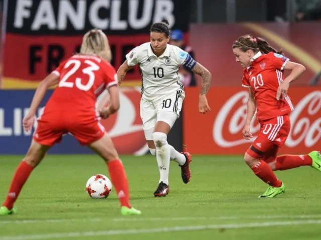 Dzsenifer Marozsan (M) und Co. fehlte bei den Abschlüssen noch die letzte Präzision. Foto: Carmen Jaspersen/dpa