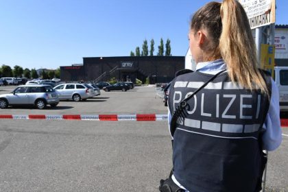 Jugendlicher schubst Frankfurter Polizistin in den Main