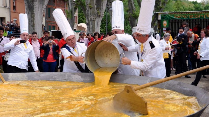 Mitten in Eierskandal richtet belgische Stadt Omelett-Festival aus