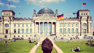 Chinesen machten Hitlergruß vor Reichstag: 1.000 Euro Strafe