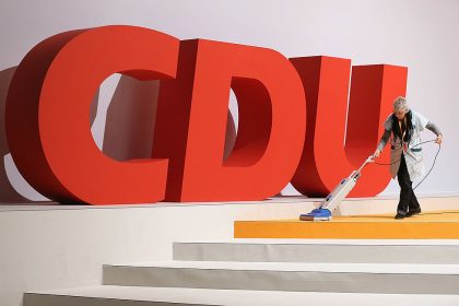 Kramp-Karrenbauer nennt AfD in Ostdeutschland rechtsradikal – Linke wollen Zusammenarbeit mit CDU