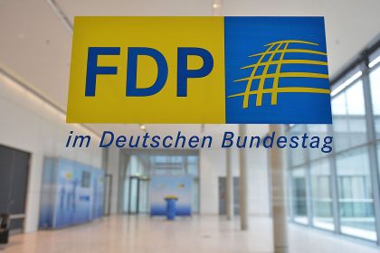 FDP-Chef kritisiert AfD-Antrag zu BAMF-Skandal: “AfD will gesellschaftlichen Großkonflikt weiter eskalieren lassen”